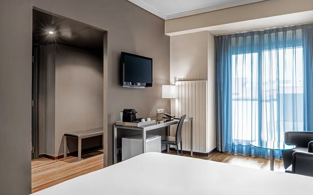 Habitación triple del hotel B&B HOTEL Vitoria General Álava. Foto 1