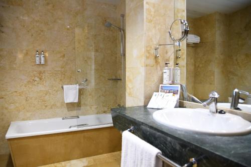 Habitación Doble (1 o 2 personas) del hotel Sercotel Palacio De Tudemir. Foto 3