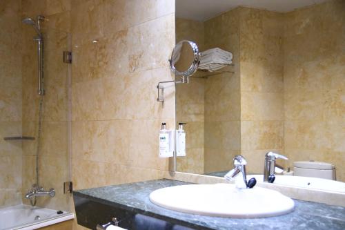 Habitación Superior del hotel Sercotel Palacio De Tudemir. Foto 4