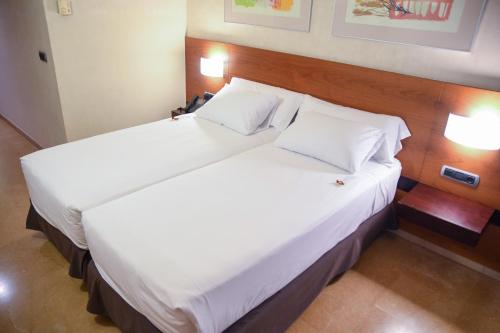 Habitación Familiar del hotel Sercotel Palacio De Tudemir. Foto 2