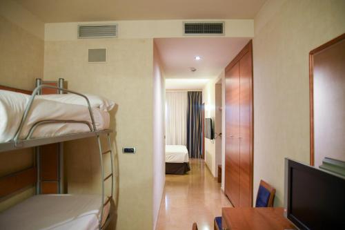 Habitación Familiar del hotel Sercotel Palacio De Tudemir. Foto 3