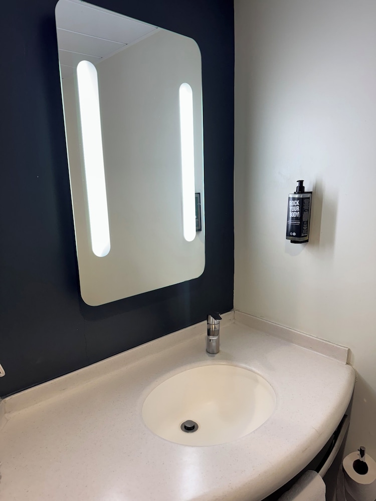 Habitación estándar, 1 cama de matrimonio del hotel Ibis México Alameda. Foto 4
