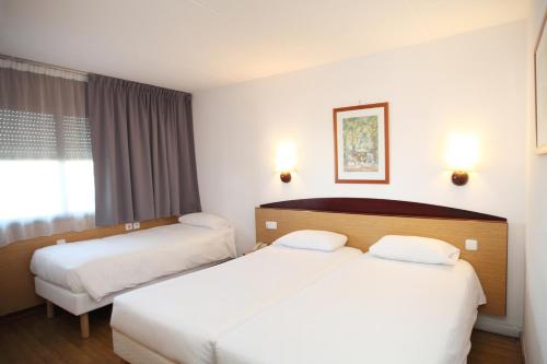 Habitación Doble con cama supletoria - 2 camas del hotel Travelodge Barcelona del Vallés. Foto 3