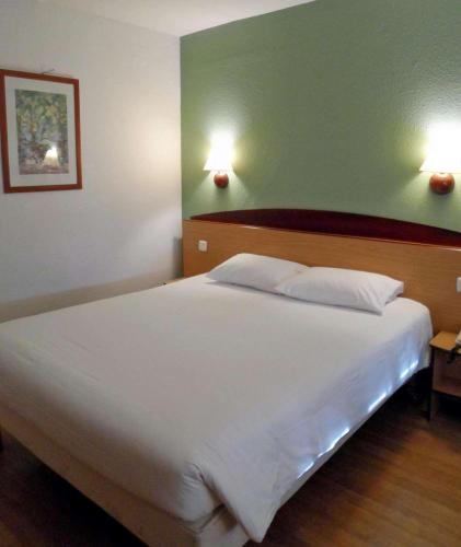 Habitación Doble adaptada para personas con movilidad reducida del hotel Travelodge Barcelona del Vallés. Foto 3