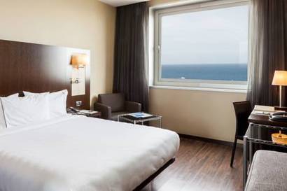 Habitación doble Vista Mar del hotel Leonardo Royal Barcelona Forum. Foto 1