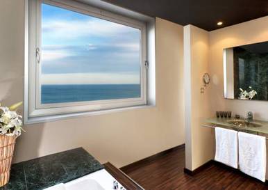 Junior suite del hotel Leonardo Royal Barcelona Forum. Foto 2