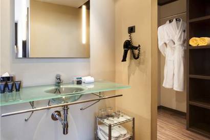 Junior suite del hotel Leonardo Royal Barcelona Forum. Foto 3