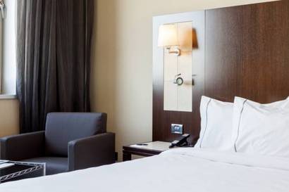 Habitación doble del hotel Leonardo Royal Barcelona Forum. Foto 2