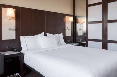 Habitación doble del hotel Leonardo Royal Barcelona Forum. Foto 3