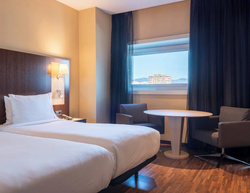 Habitación Confort del hotel Leonardo Royal Barcelona Forum. Foto 4