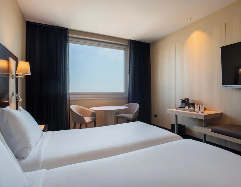Habitación Deluxe del hotel Leonardo Royal Barcelona Forum. Foto 6