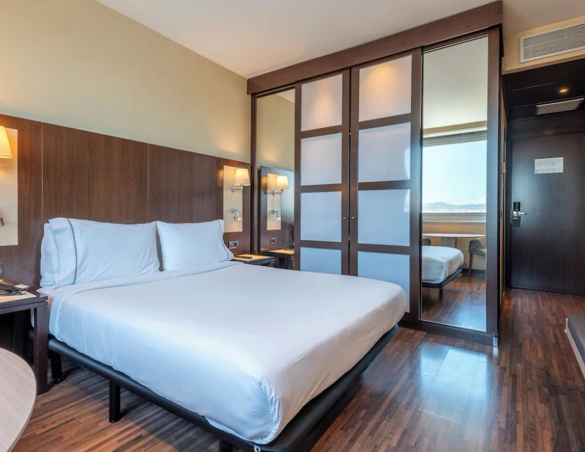 Habitación Superior del hotel Leonardo Royal Barcelona Forum. Foto 1