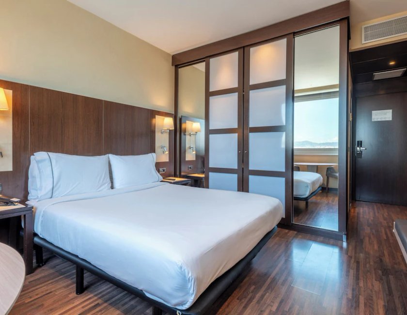 Habitación Superior del hotel Leonardo Royal Barcelona Forum. Foto 6