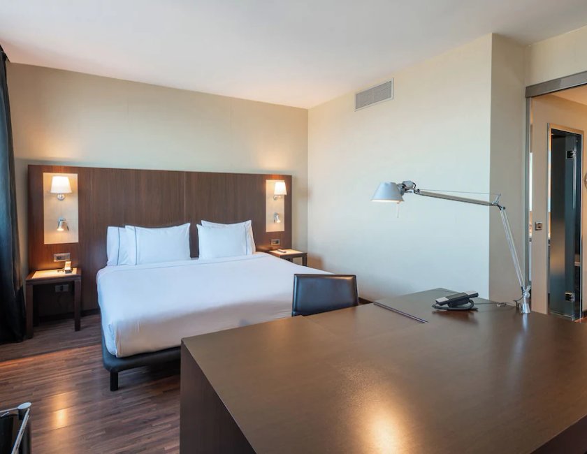 Suite Junior del hotel Leonardo Royal Barcelona Forum. Foto 3