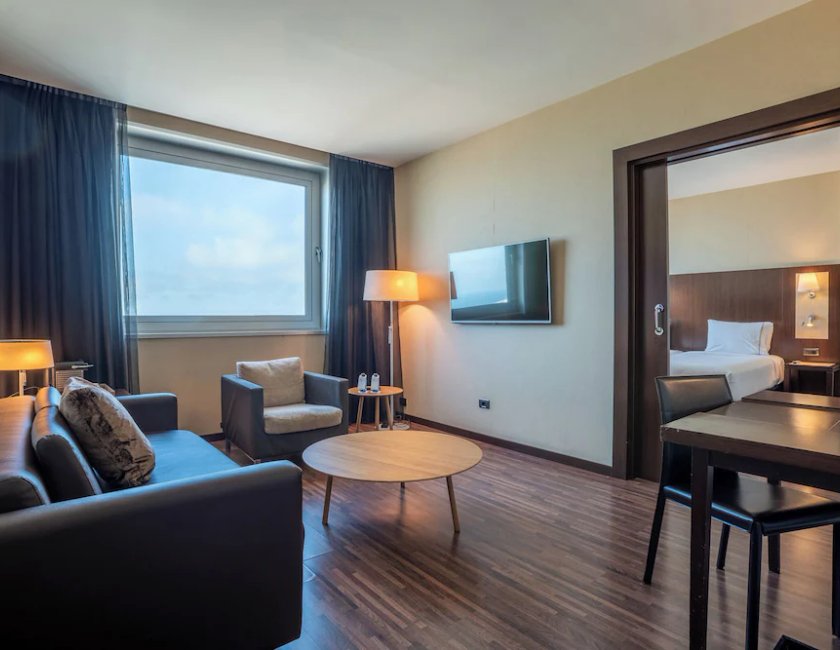 Suite Junior del hotel Leonardo Royal Barcelona Forum. Foto 4