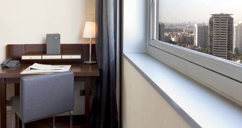 Habitación doble Vista ciudad del hotel Leonardo Royal Barcelona Forum. Foto 1