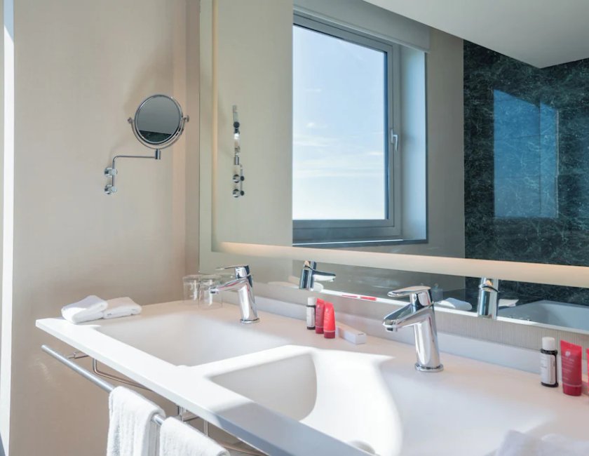 Suite del hotel Leonardo Royal Barcelona Forum. Foto 1
