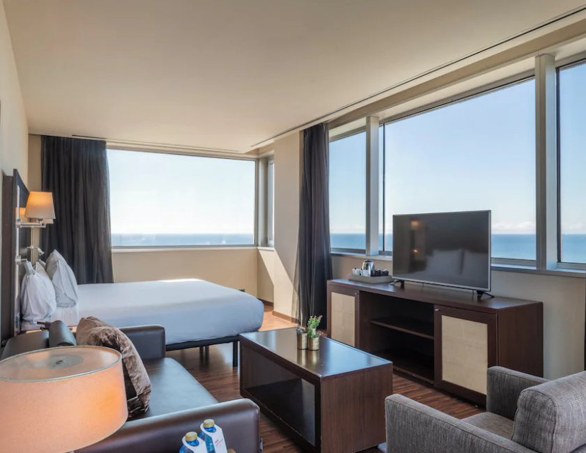 Suite del hotel Leonardo Royal Barcelona Forum. Foto 8
