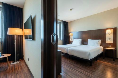 Suite Junior Cuádruple del hotel Leonardo Royal Barcelona Forum. Foto 3
