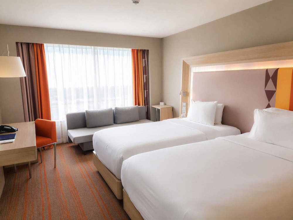 Habitación Deluxe con dos camas individuales del hotel Novotel Manila Araneta City