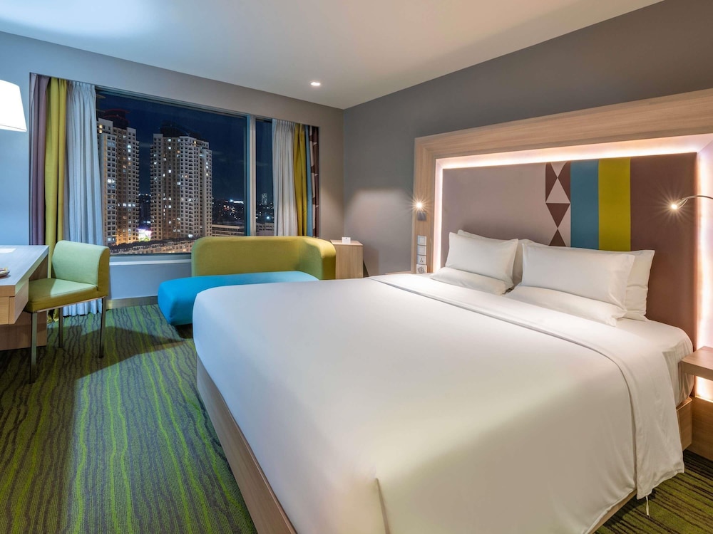 Habitación Ejecutiva con cama King del hotel Novotel Manila Araneta City. Foto 1