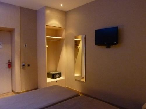 Habitación Triple del hotel Barcelona House. Foto 6