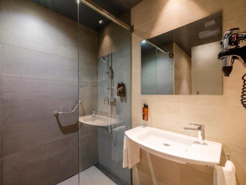Habitación Triple del hotel Barcelona House. Foto 11