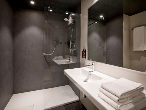 Habitación Triple del hotel Barcelona House. Foto 16