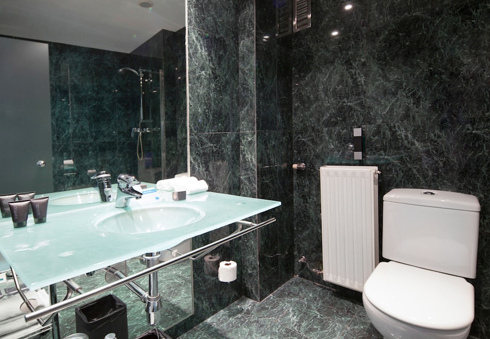 Habitación con 1 cama doble o 2 individuales del hotel Ciutat Martorell. Foto 9