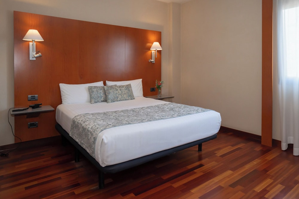 Habitación con 1 cama doble o 2 individuales del hotel Ciutat Martorell. Foto 2