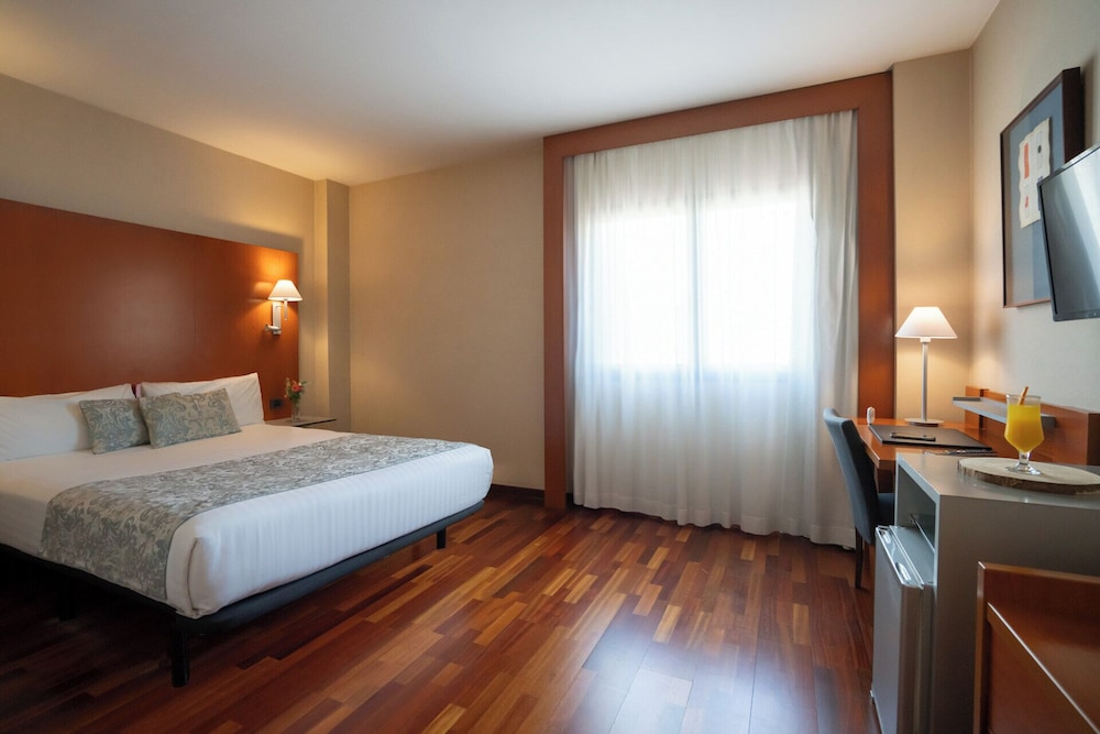 Habitación con 1 cama doble o 2 individuales del hotel Ciutat Martorell. Foto 3