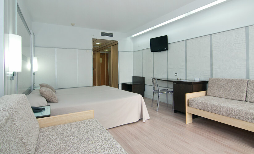 Habitación familiar del hotel Medplaya Hotel Flamingo Oasis. Foto 1