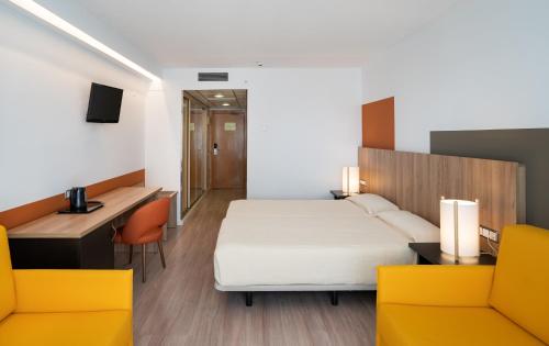 Habitación Triple del hotel Medplaya Hotel Flamingo Oasis. Foto 5