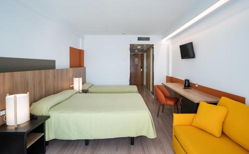 Habitación Familiar del hotel Medplaya Hotel Flamingo Oasis. Foto 1