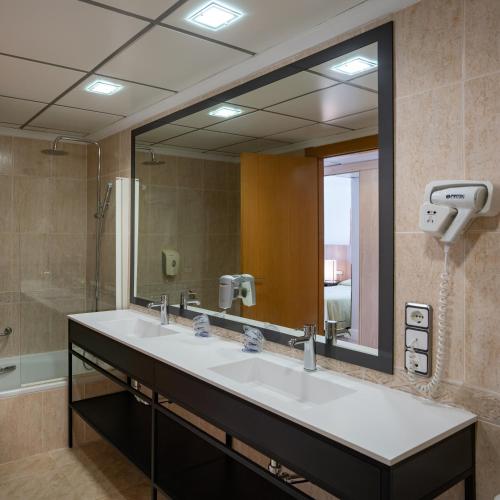 Habitación Familiar del hotel Medplaya Hotel Flamingo Oasis. Foto 5