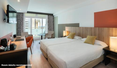 Habitación Doble Deluxe del hotel Medplaya Hotel Flamingo Oasis. Foto 1