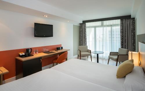 Habitación Doble Deluxe del hotel Medplaya Hotel Flamingo Oasis. Foto 2