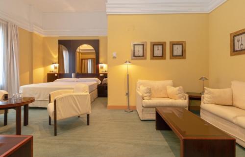 Habitación Doble con cama supletoria del hotel Soho Boutique Jerez. Foto 7