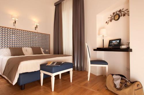 Habitación Triple Deluxe del hotel Floris. Foto 10