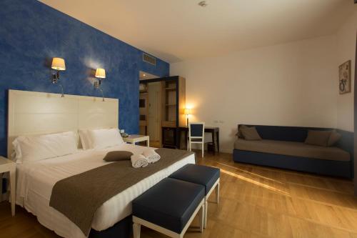 Habitación Cuádruple Deluxe del hotel Floris. Foto 8