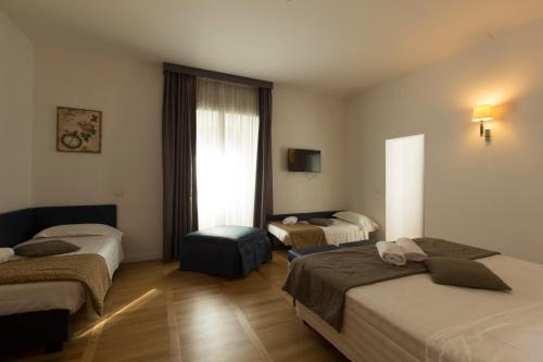 Habitación Cuádruple Deluxe del hotel Floris. Foto 9