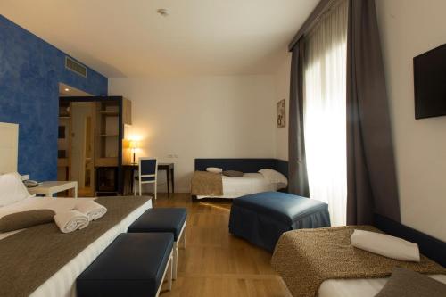 Habitación Cuádruple Deluxe del hotel Floris. Foto 11