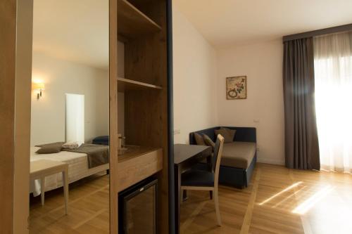 Habitación Cuádruple Deluxe del hotel Floris. Foto 14