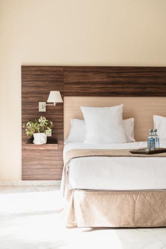 Habitación Doble con terraza del hotel DWO Finca Los Abetos. Foto 1