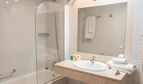 Habitación Doble con terraza del hotel DWO Finca Los Abetos. Foto 3