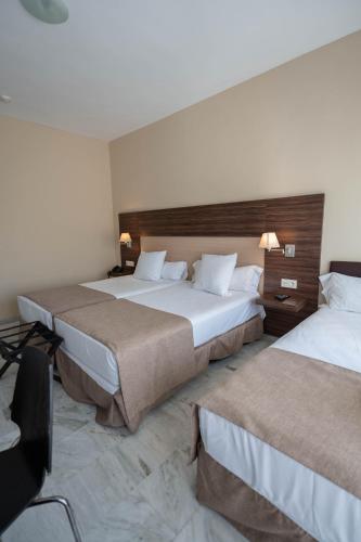 Habitación Doble con cama supletoria del hotel DWO Finca Los Abetos. Foto 2