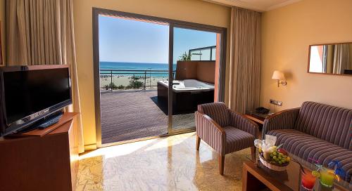 Suite Superior con vistas al mar del hotel Protur Roquetas and Spa. Foto 4