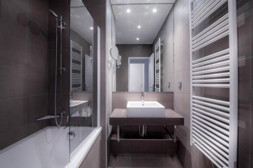 Habitación Doble Estándar del hotel Le Rayz Vendôme. Foto 1