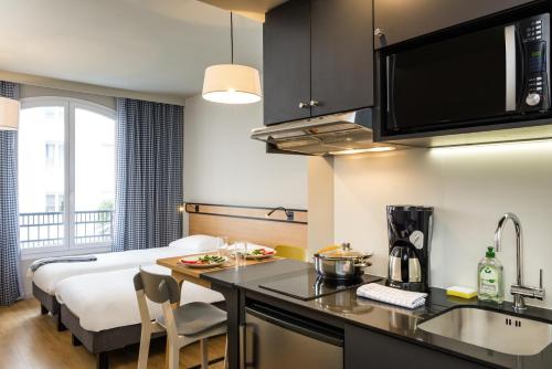 Estudio con 2 camas individuales del hotel Aparthotel Adagio Access La Défense Puteaux