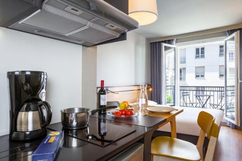 Estudio con balcón del hotel Aparthotel Adagio Access La Défense Puteaux. Foto 4